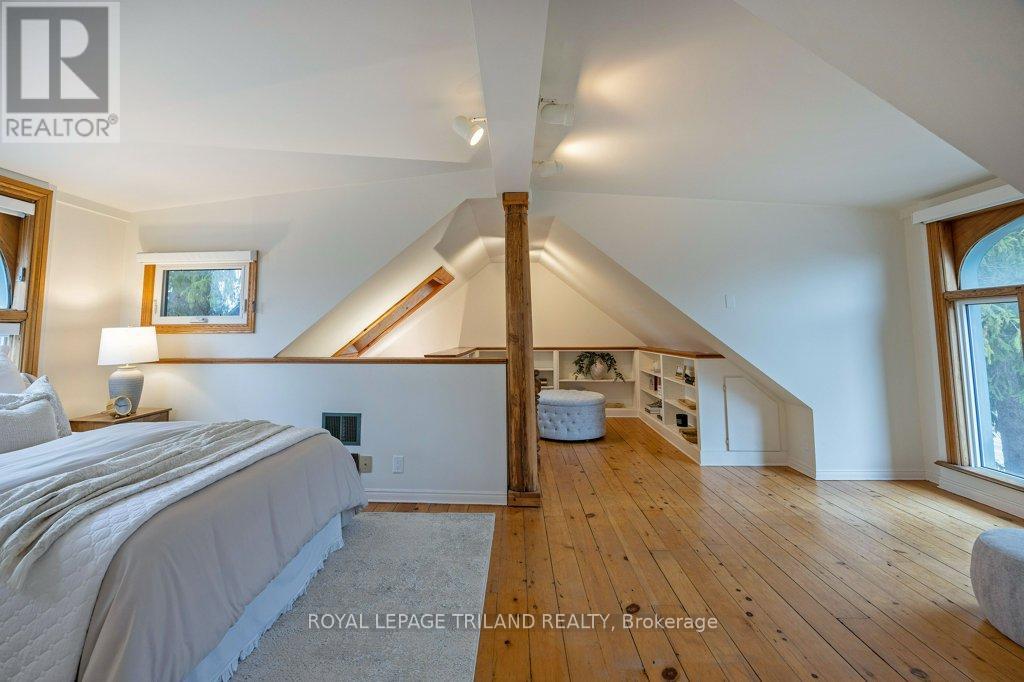 Photo 35 of 50 for 96 Base Line Road E