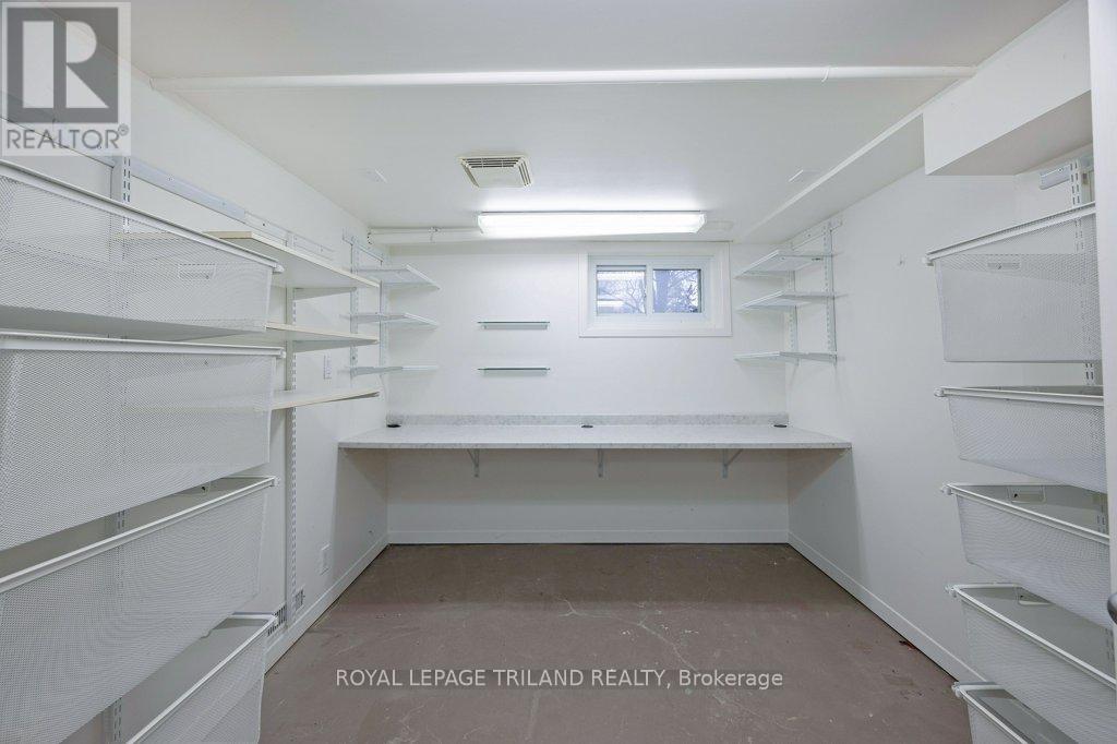 Photo 38 of 50 for 96 Base Line Road E