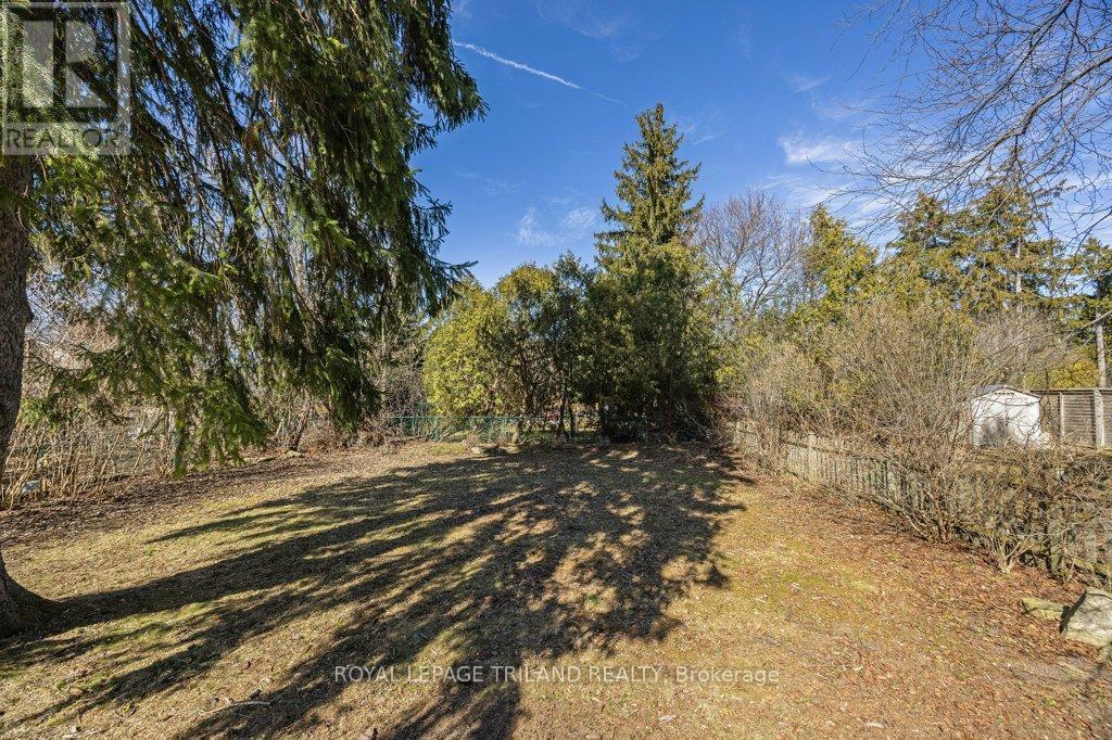 Photo 41 of 50 for 96 Base Line Road E