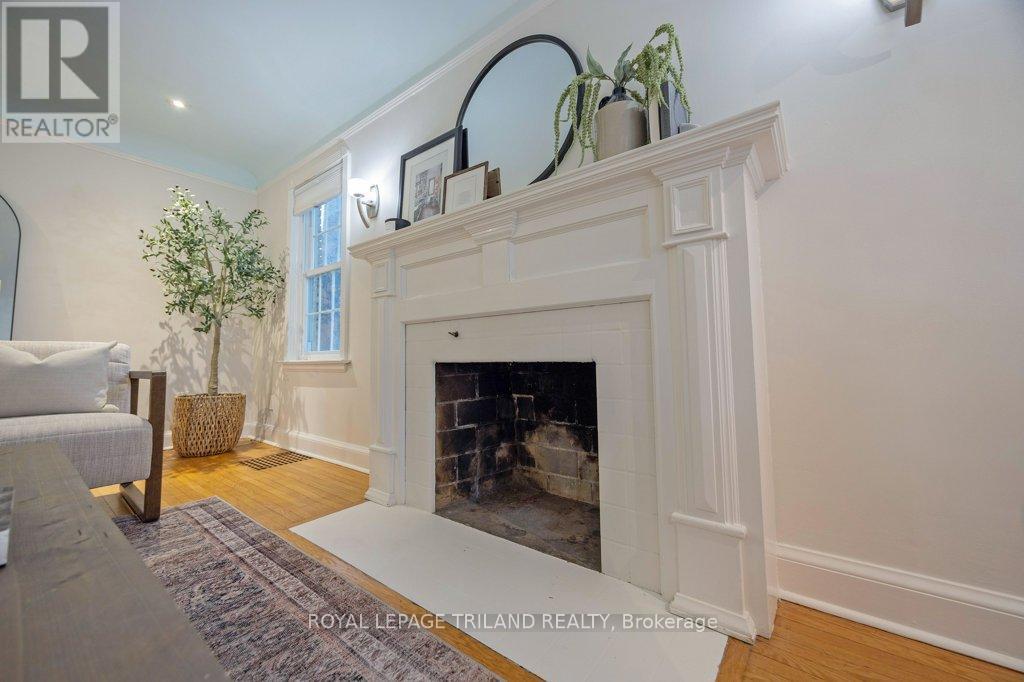 Photo 9 of 50 for 96 Base Line Road E