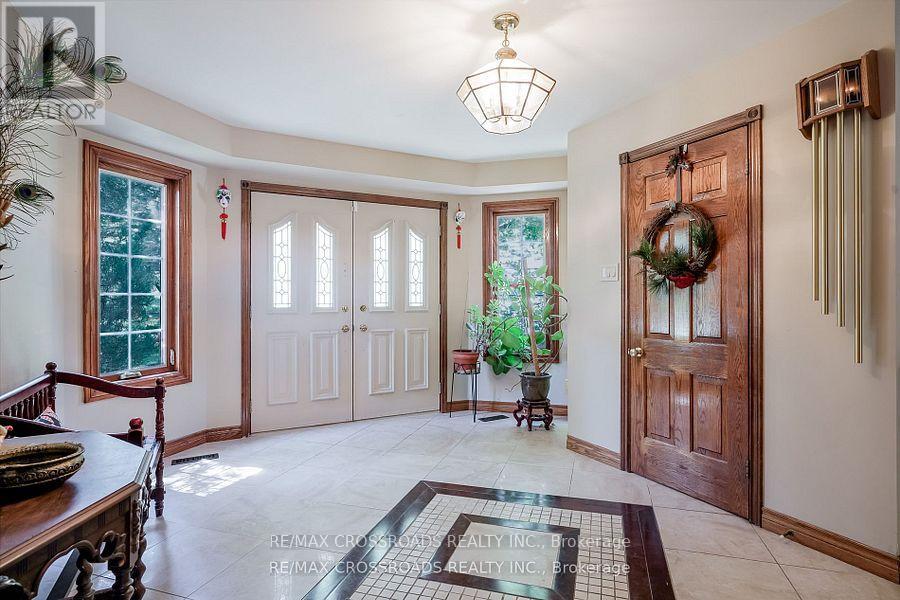 18 Hill Top Trail E, Whitchurch-Stouffville, Ontario  L4A 7X4 - Photo 11 - N12874642