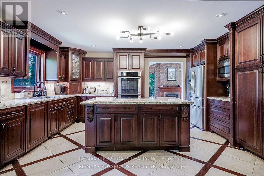 18 Hill Top Trail E, Whitchurch-Stouffville, Ontario  L4A 7X4 - Photo 14 - N12874642