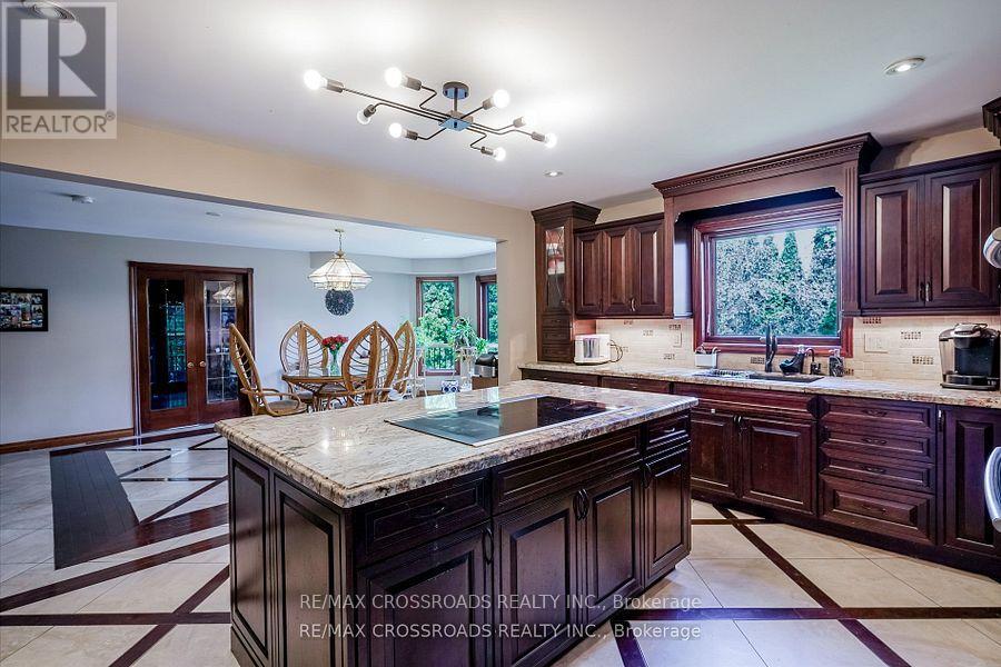 18 Hill Top Trail E, Whitchurch-Stouffville, Ontario  L4A 7X4 - Photo 16 - N12874642