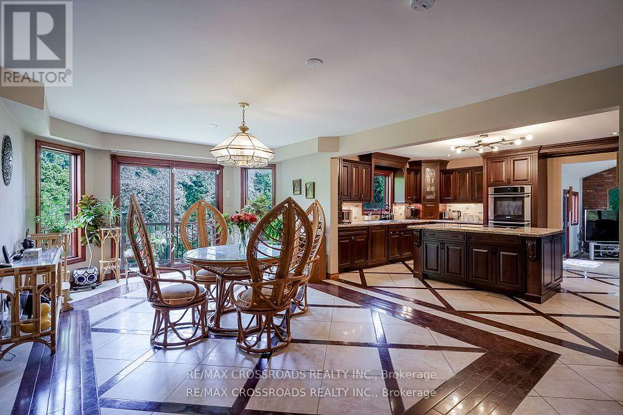 18 Hill Top Trail E, Whitchurch-Stouffville, Ontario  L4A 7X4 - Photo 17 - N12874642