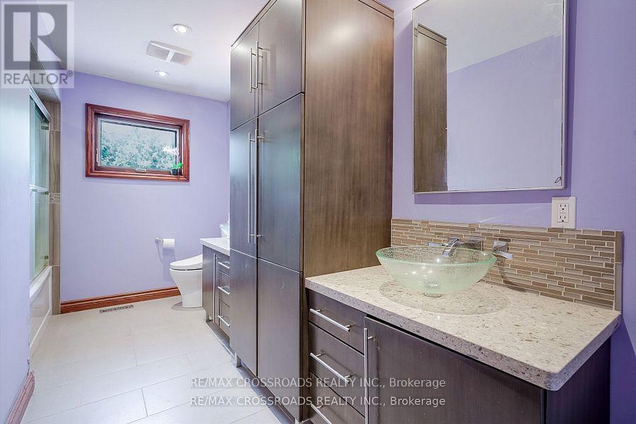 18 Hill Top Trail E, Whitchurch-Stouffville, Ontario  L4A 7X4 - Photo 31 - N12874642