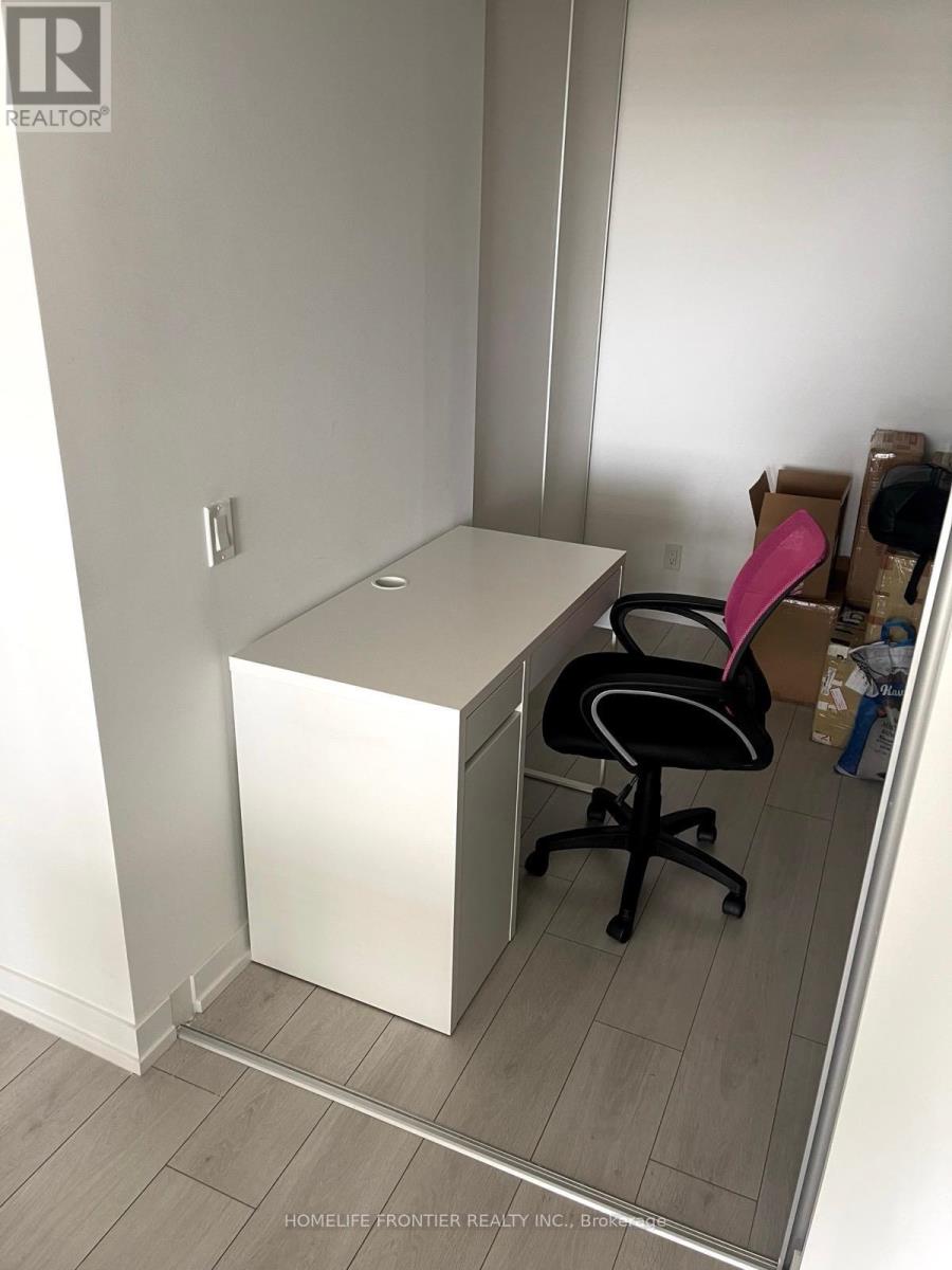 309 - 950 Portage Parkway, Vaughan, Ontario  L4K 0J7 - Photo 2 - N12874762