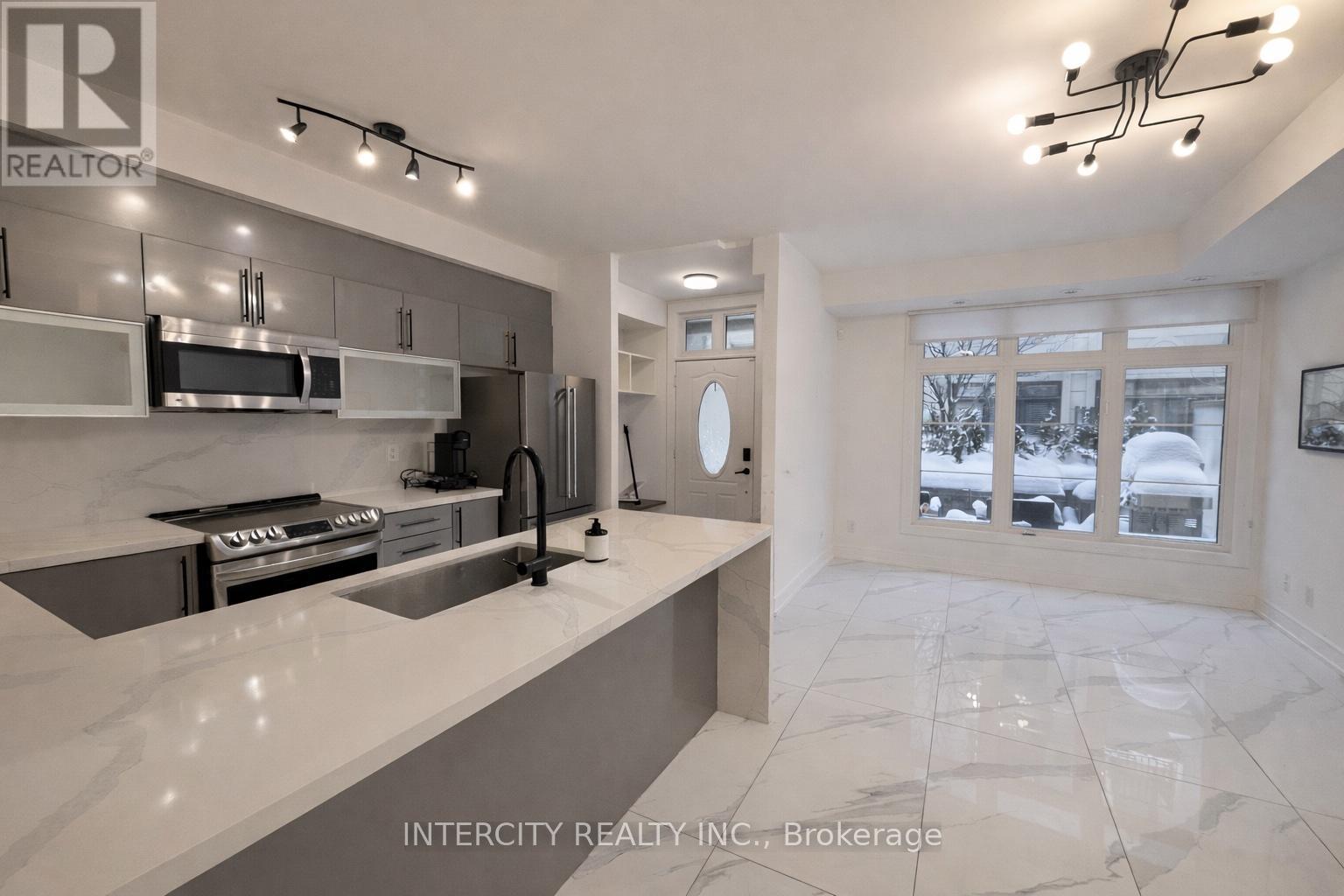 8 - 7 Brighton Place, Vaughan (Crestwood-Springfarm-Yorkhill), Ontario  L4J 0H1 - Photo 5 - N12874766