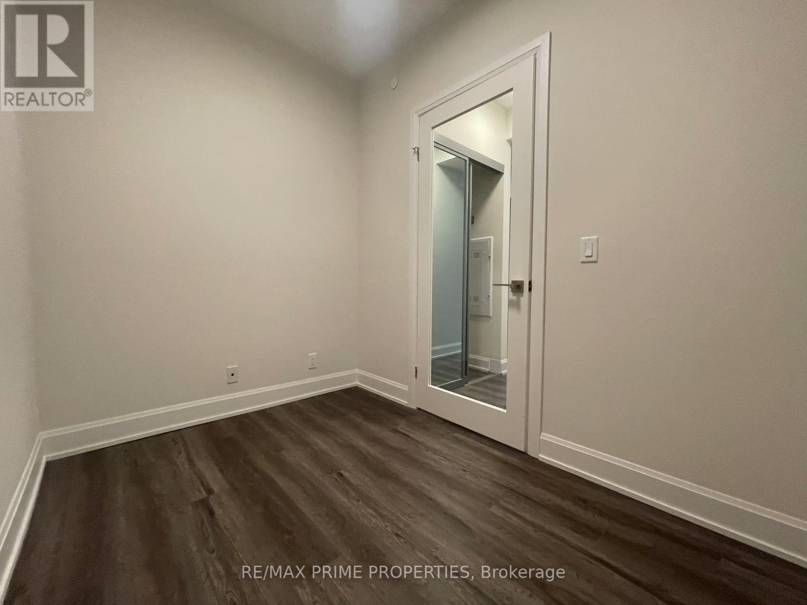 2611 - 8 Water Walk Drive, Markham (Unionville), Ontario  L3R 6L4 - Photo 4 - N12874774