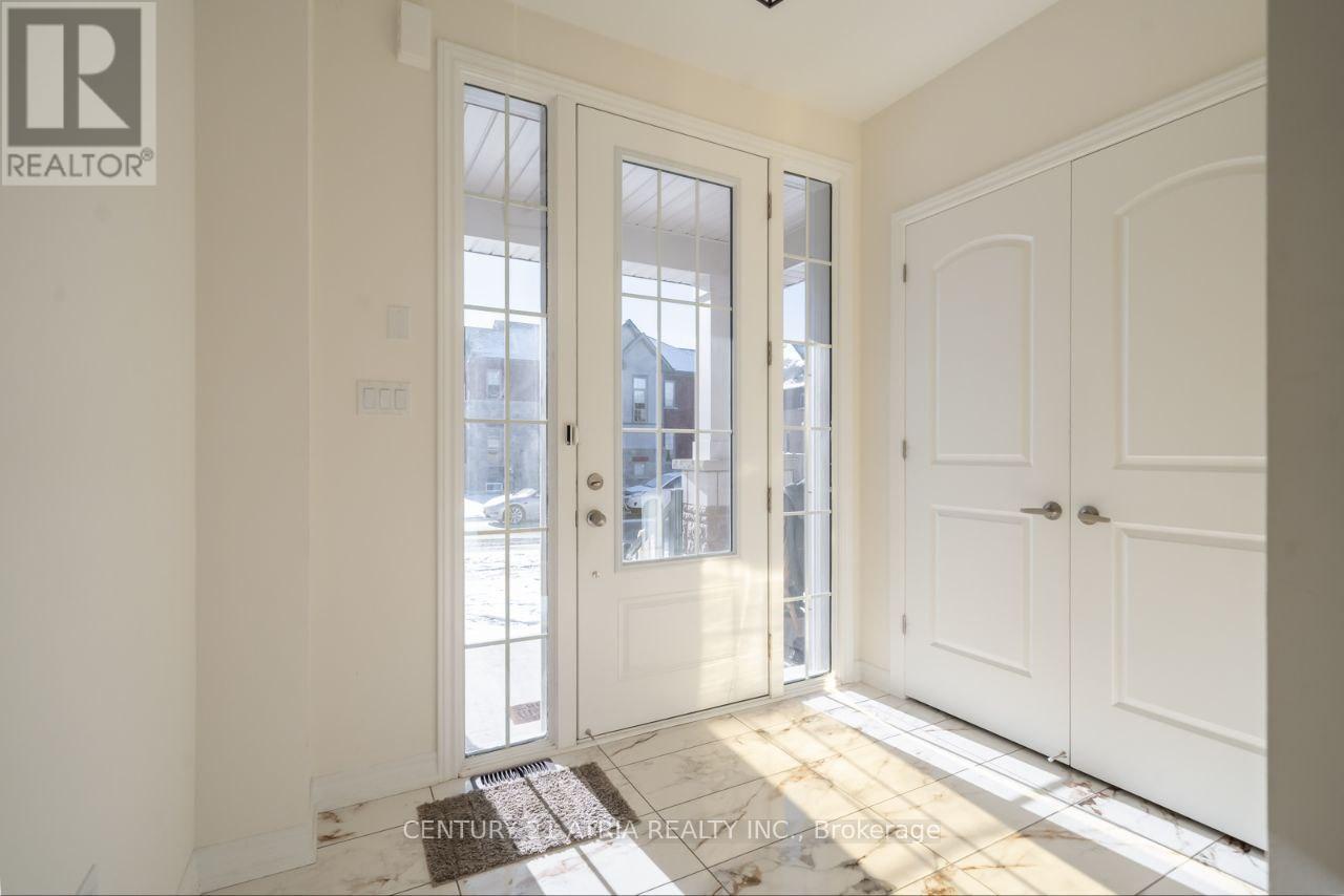 54 Kentledge Avenue, East Gwillimbury (Holland Landing), Ontario  L9N 0W3 - Photo 2 - N12874778