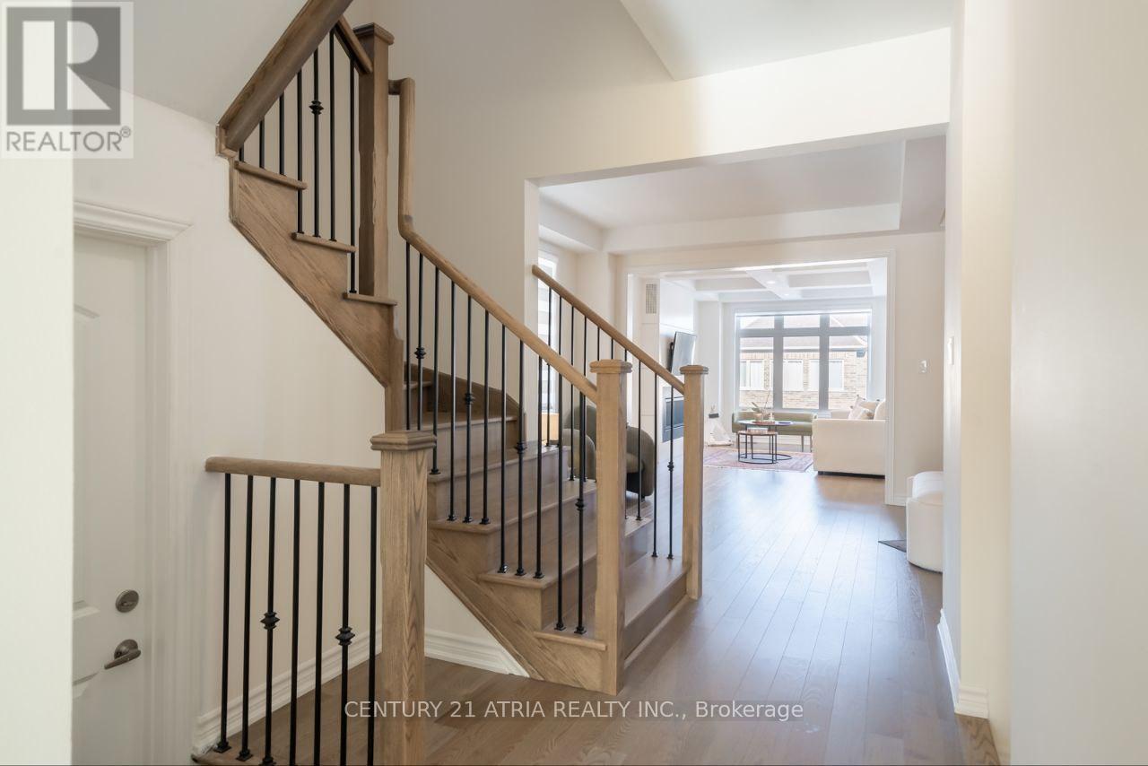 54 Kentledge Avenue, East Gwillimbury (Holland Landing), Ontario  L9N 0W3 - Photo 3 - N12874778