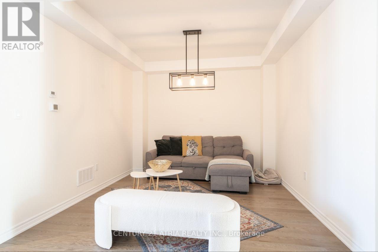 54 Kentledge Avenue, East Gwillimbury (Holland Landing), Ontario  L9N 0W3 - Photo 5 - N12874778