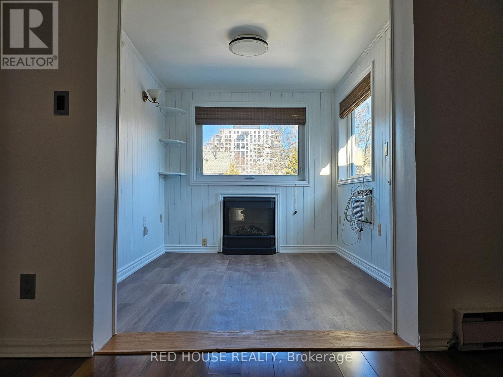 Upper - 37 Connaught Avenue, Toronto, Ontario  M4L 2V8 - Photo 11 - E12846964
