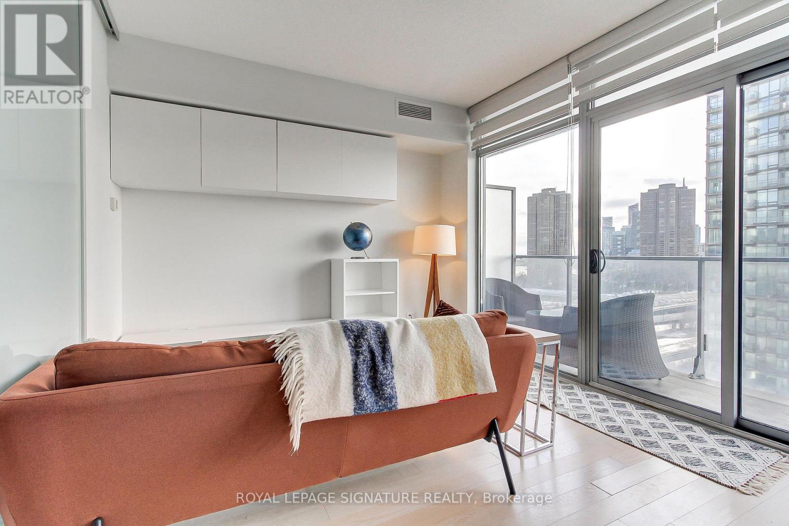 1511 - 103 The Queensway, Toronto (High Park-Swansea), Ontario  M6S 5B4 - Photo 17 - W12874634