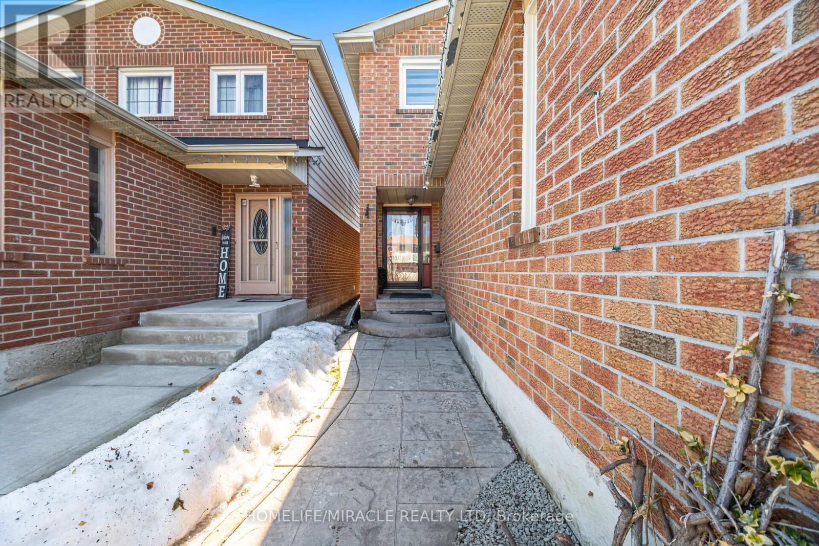 60 Trewartha Crescent, Brampton, Ontario  L6Z 1X4 - Photo 3 - W12874650