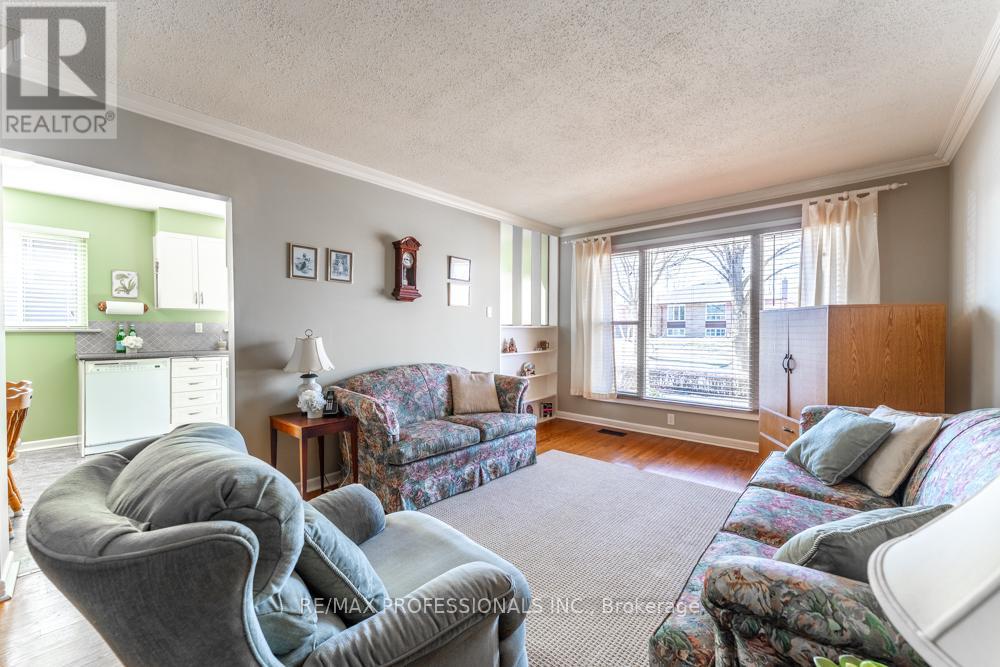 2416 Padstow Crescent, Mississauga, Ontario  L5J 2G4 - Photo 10 - W12874668