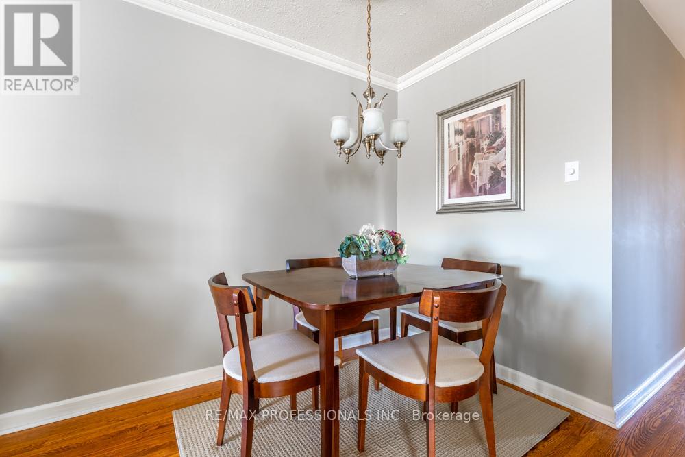 2416 Padstow Crescent, Mississauga, Ontario  L5J 2G4 - Photo 12 - W12874668