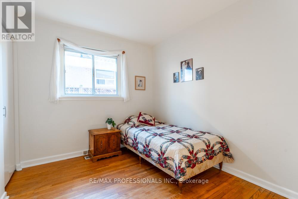 2416 Padstow Crescent, Mississauga, Ontario  L5J 2G4 - Photo 16 - W12874668