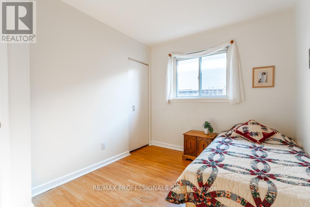 2416 Padstow Crescent, Mississauga, Ontario  L5J 2G4 - Photo 17 - W12874668