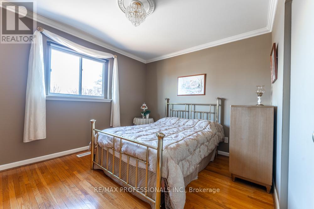 2416 Padstow Crescent, Mississauga, Ontario  L5J 2G4 - Photo 18 - W12874668