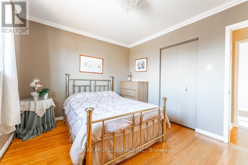 2416 Padstow Crescent, Mississauga, Ontario  L5J 2G4 - Photo 19 - W12874668