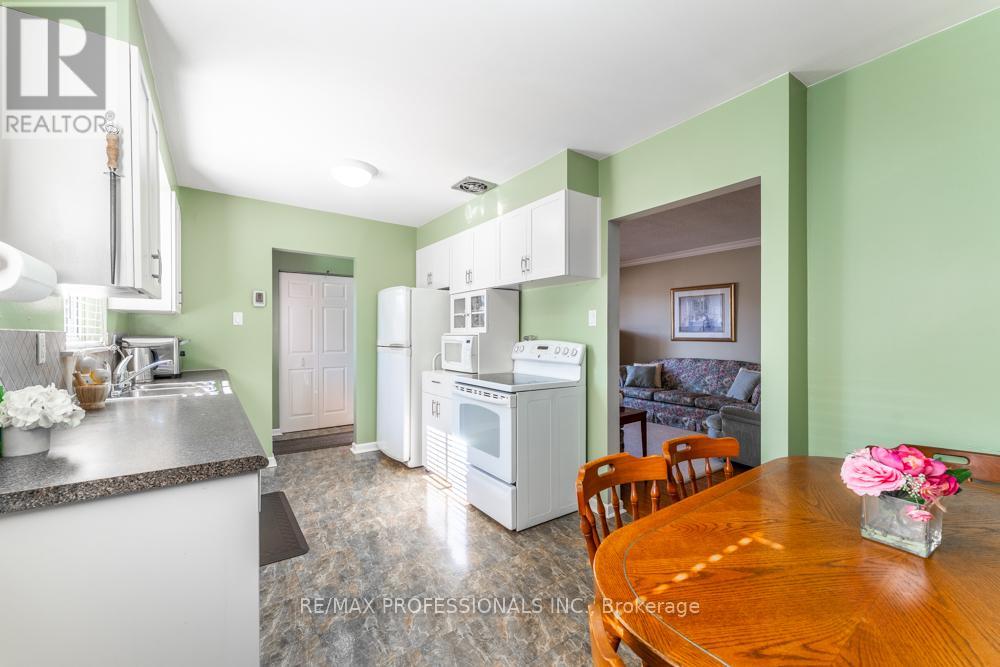 2416 Padstow Crescent, Mississauga, Ontario  L5J 2G4 - Photo 20 - W12874668