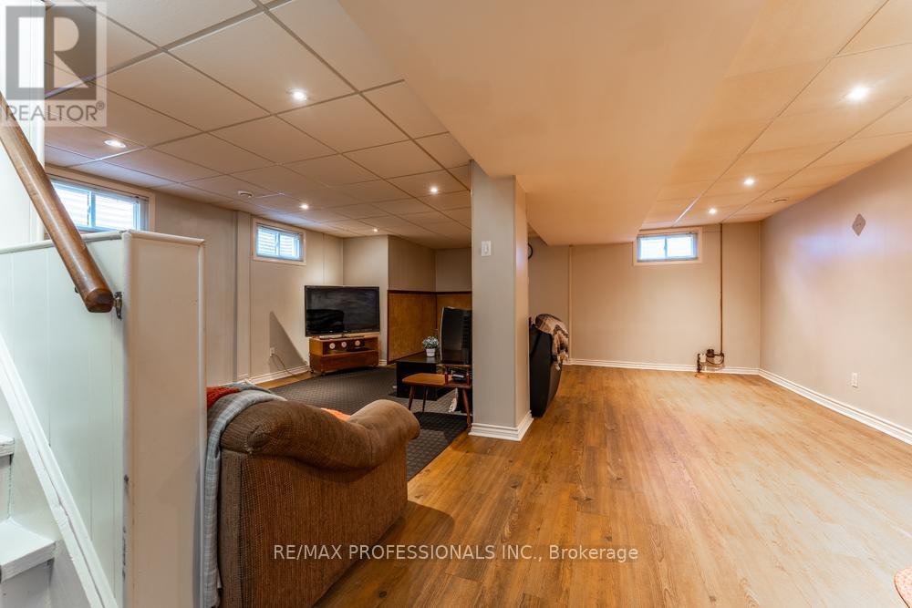 2416 Padstow Crescent, Mississauga, Ontario  L5J 2G4 - Photo 21 - W12874668