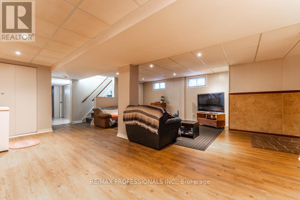 2416 Padstow Crescent, Mississauga, Ontario  L5J 2G4 - Photo 22 - W12874668