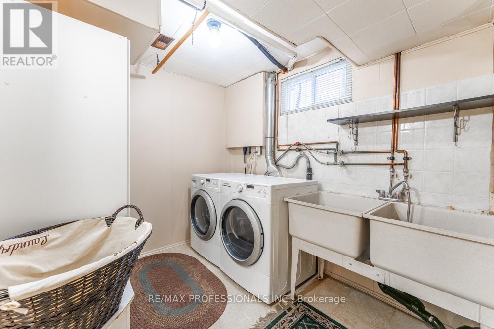 2416 Padstow Crescent, Mississauga, Ontario  L5J 2G4 - Photo 26 - W12874668