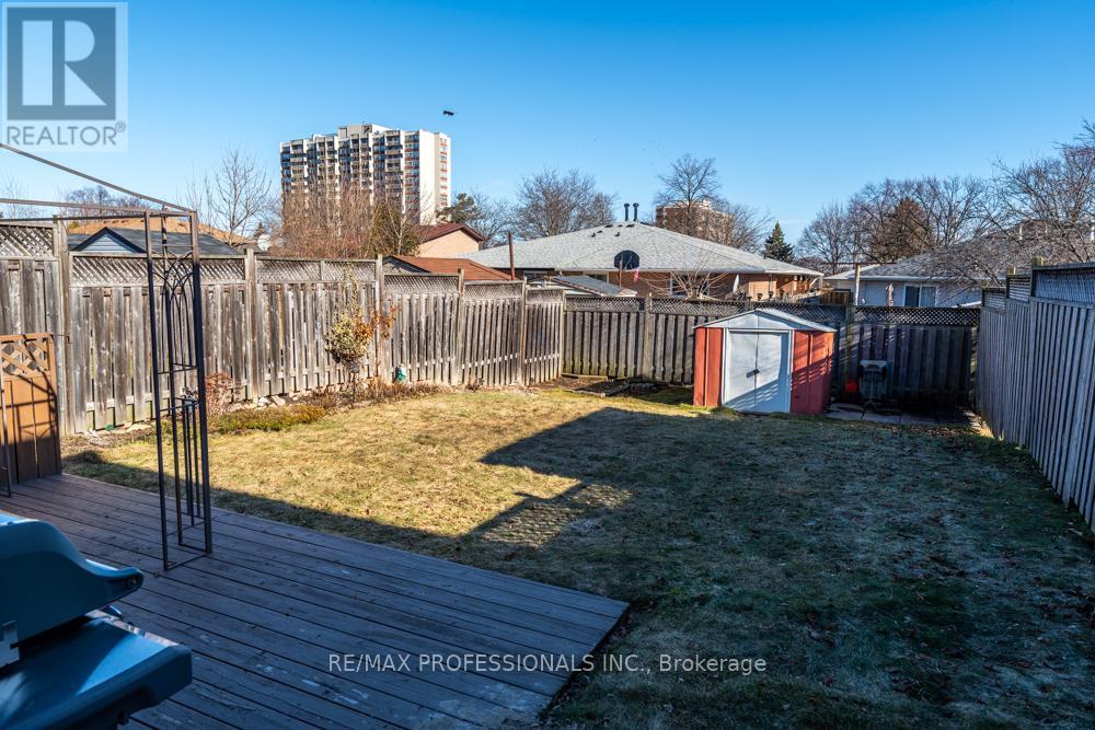 2416 Padstow Crescent, Mississauga, Ontario  L5J 2G4 - Photo 30 - W12874668