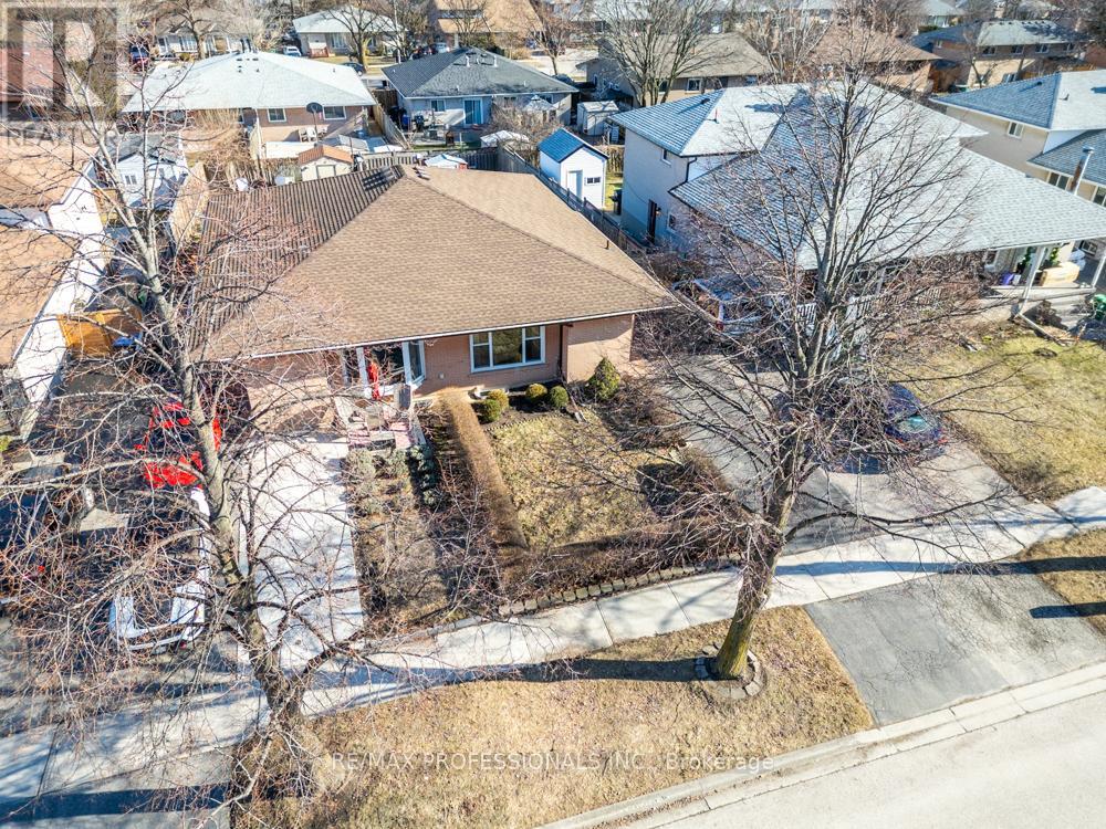 2416 Padstow Crescent, Mississauga, Ontario  L5J 2G4 - Photo 35 - W12874668