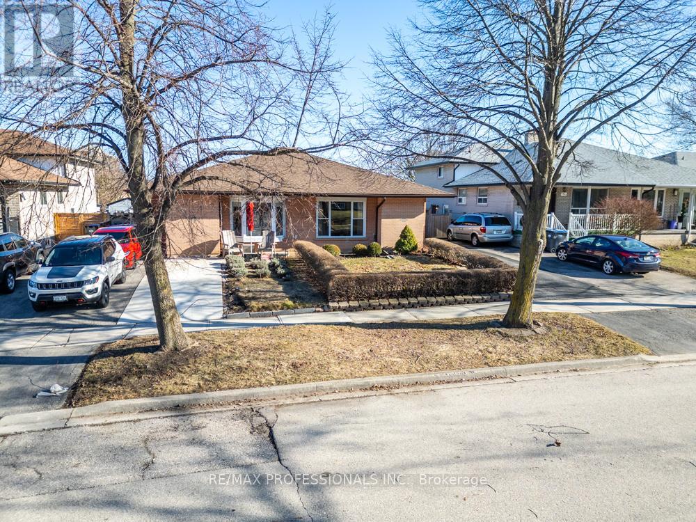 2416 Padstow Crescent, Mississauga, Ontario  L5J 2G4 - Photo 36 - W12874668