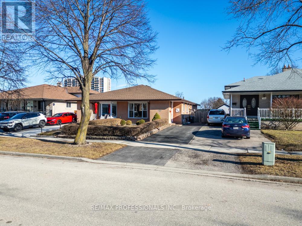 2416 Padstow Crescent, Mississauga, Ontario  L5J 2G4 - Photo 37 - W12874668