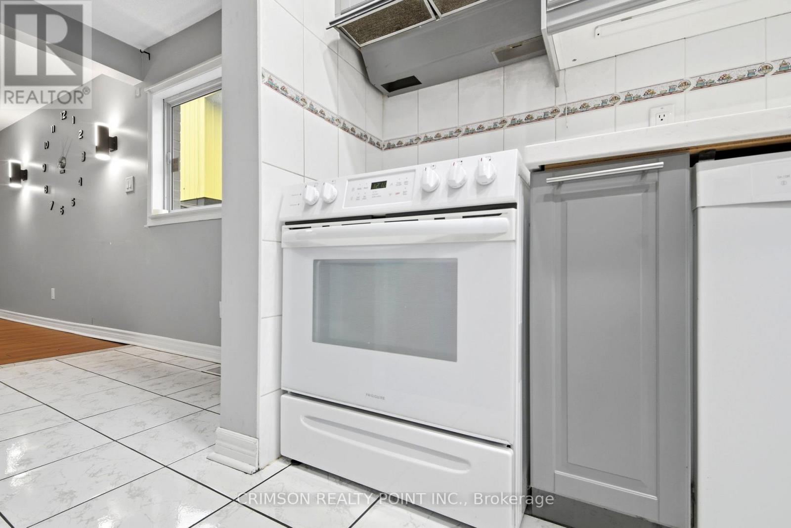 34 Hillbank Trail, Brampton (Central Park), Ontario  L6S 1P6 - Photo 7 - W12874704