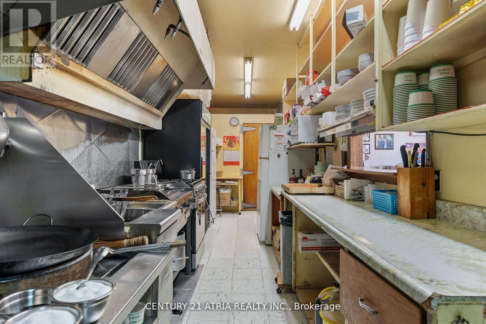 81 London Road, Chatham-Kent (Thamesville), Ontario  N0P 2K0 - Photo 11 - X12874714