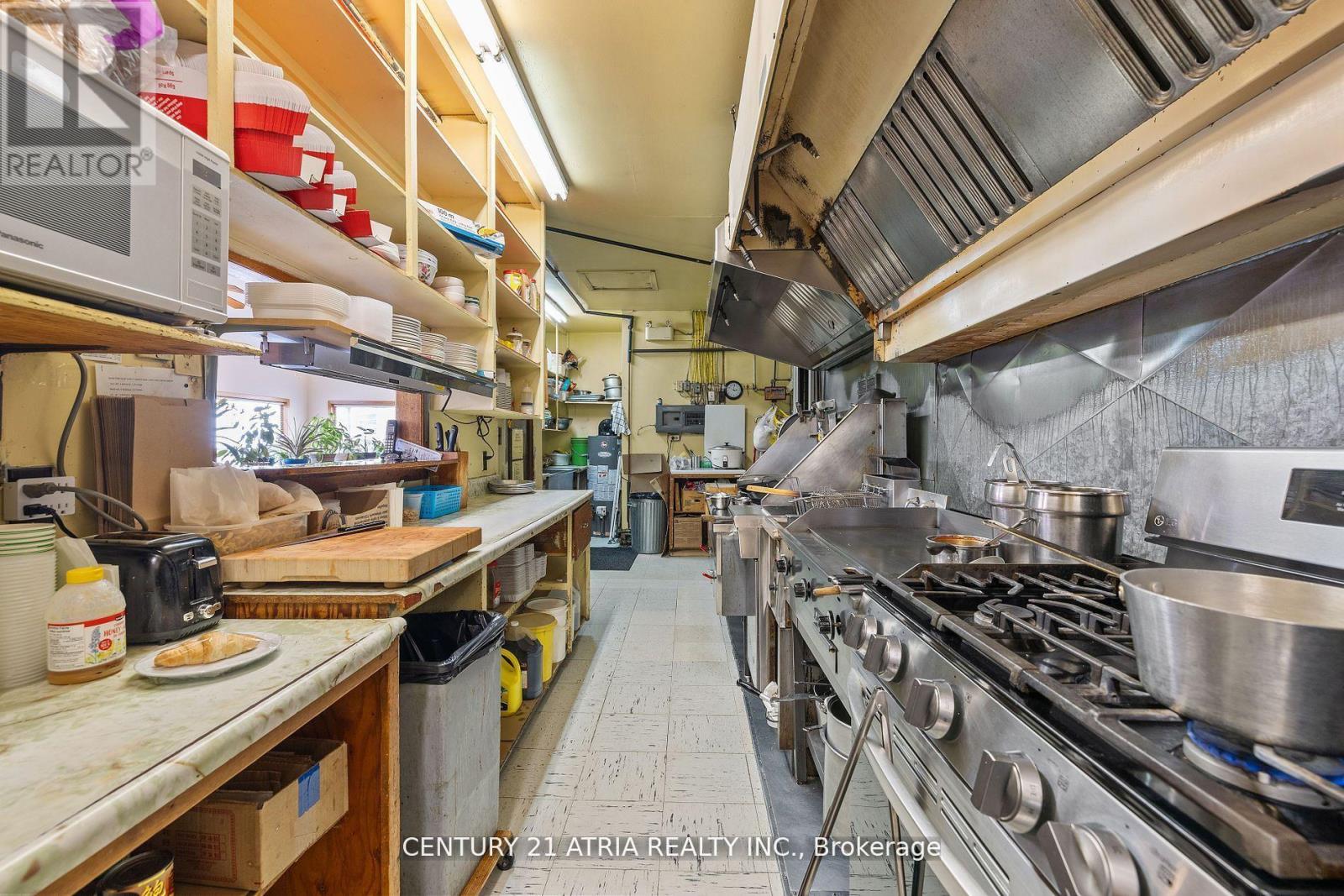 81 London Road, Chatham-Kent (Thamesville), Ontario  N0P 2K0 - Photo 13 - X12874714