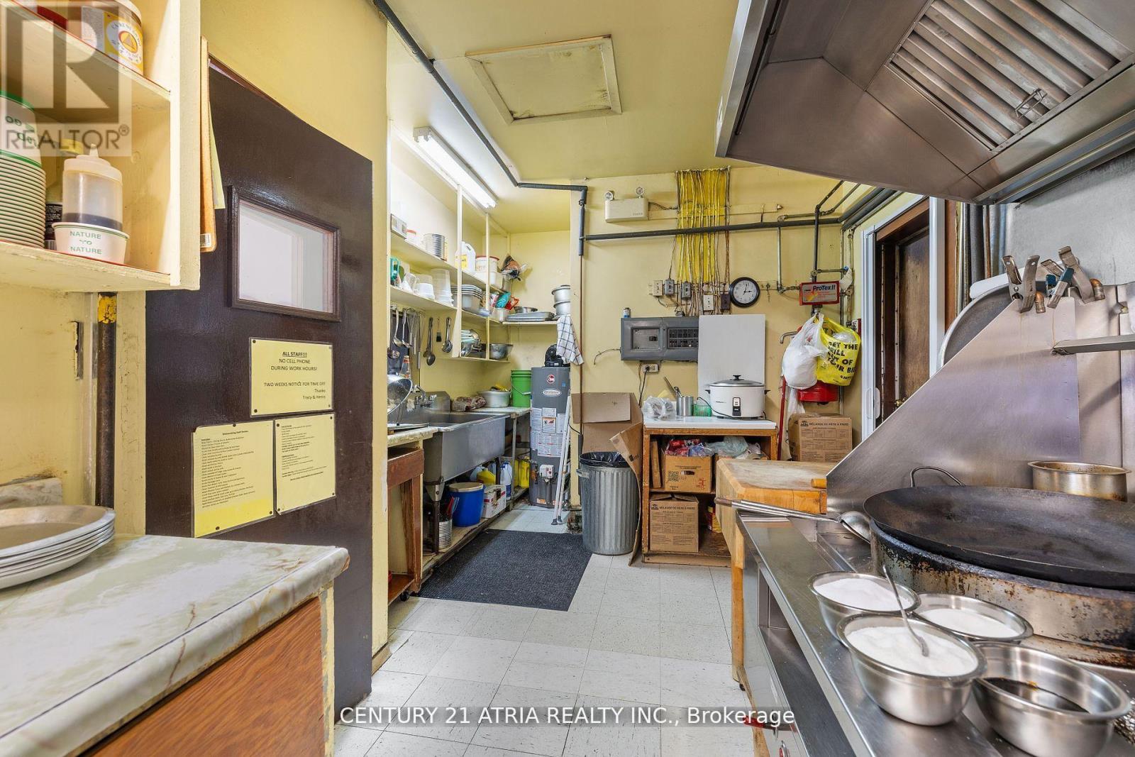 81 London Road, Chatham-Kent (Thamesville), Ontario  N0P 2K0 - Photo 14 - X12874714