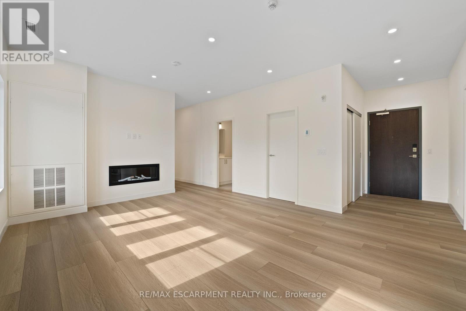 309 - 123 Lincoln Street, Welland (Broadway), Ontario  L3C 6P8 - Photo 3 - X12874716