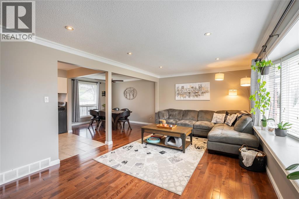 668 Winchester Crescent, Sarnia, Ontario  N7S 4P5 - Photo 3 - 26005170