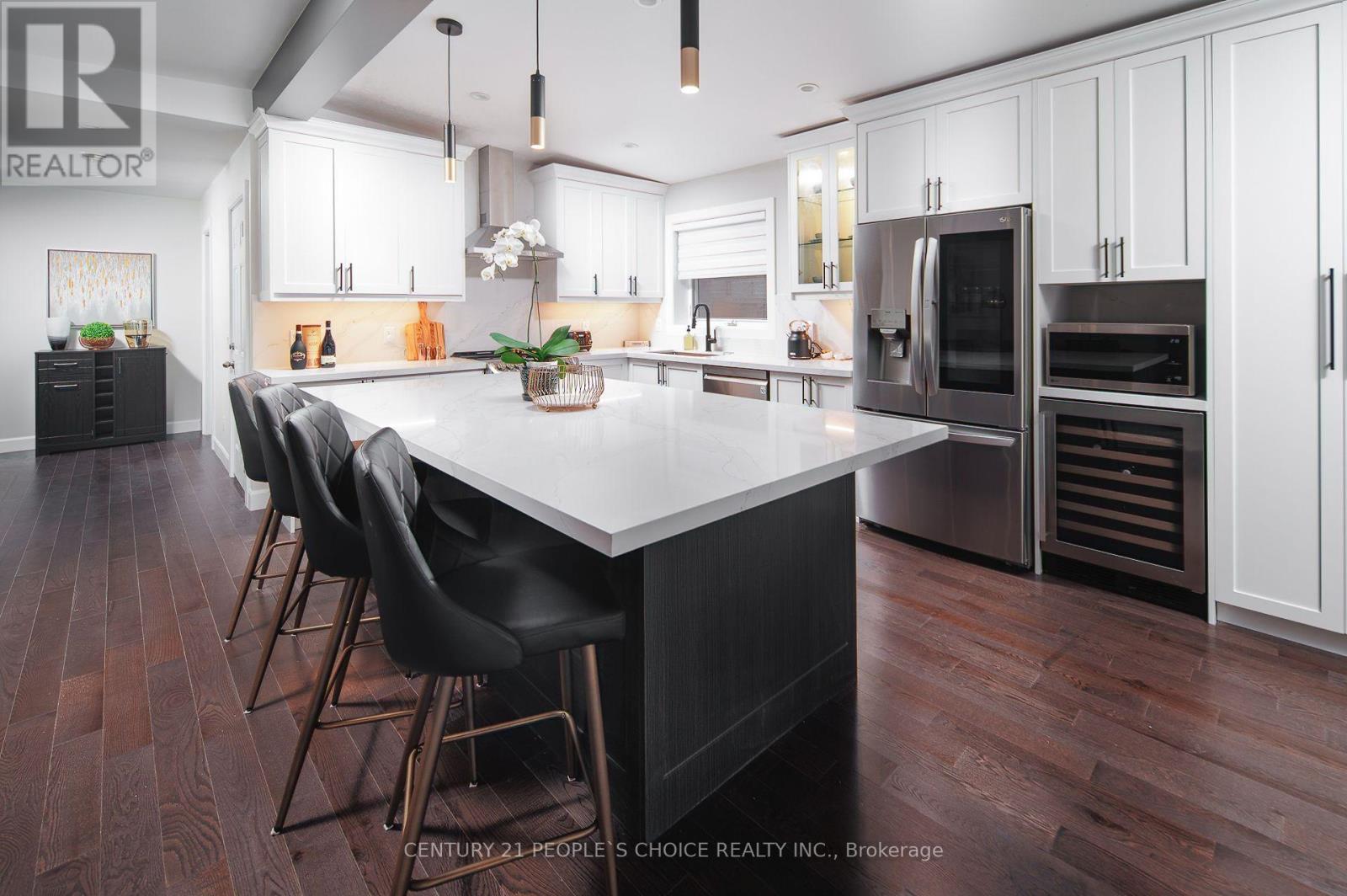 37 Bentworth Avenue, Toronto (Yorkdale-Glen Park), Ontario  M6A 1P1 - Photo 6 - W12841994