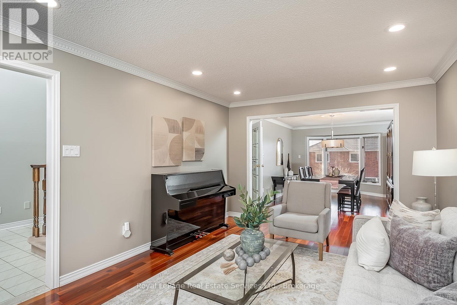 1274 Hilton Lane, Oakville, Ontario  L6M 2V2 - Photo 5 - W12871092