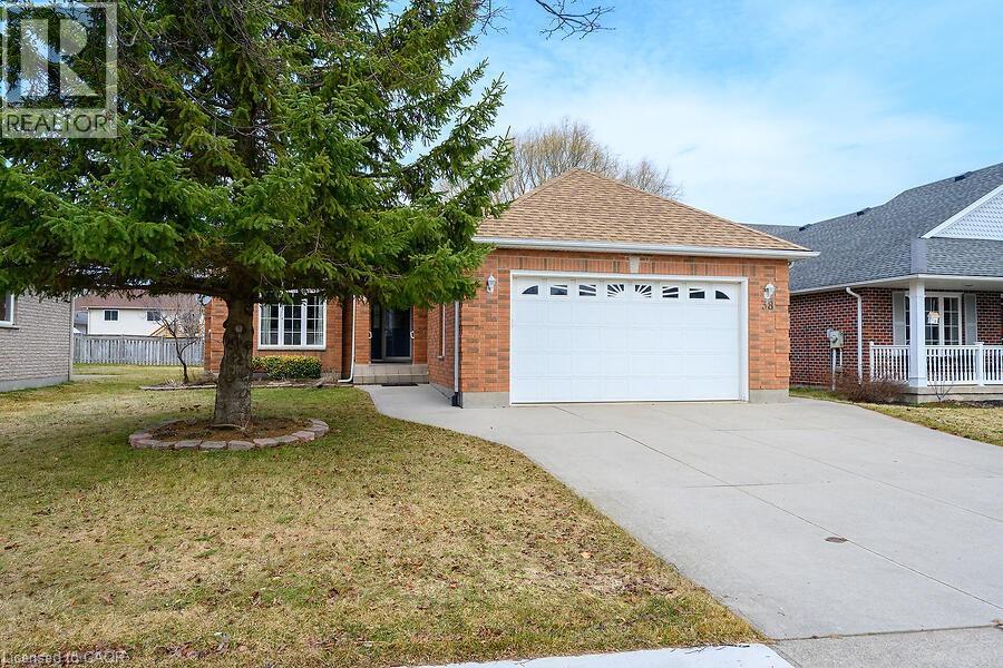 38 Cedar Park Drive, Welland, Ontario  L3C 7C8 - Photo 3 - 40810706