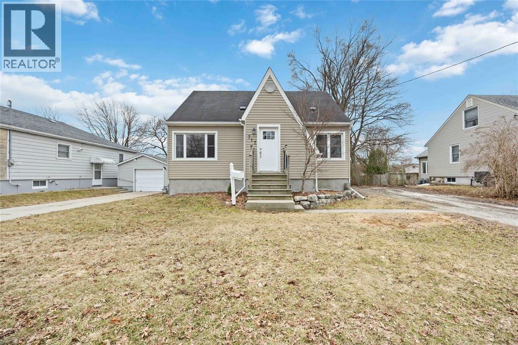 717 Oakdale Avenue, Sarnia, Ontario  N7V 2B1 - Photo 1 - 26004687