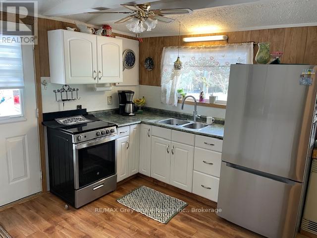 807 3rd Avenue S, South Bruce Peninsula, Ontario  N0H 2G0 - Photo 11 - X12874870