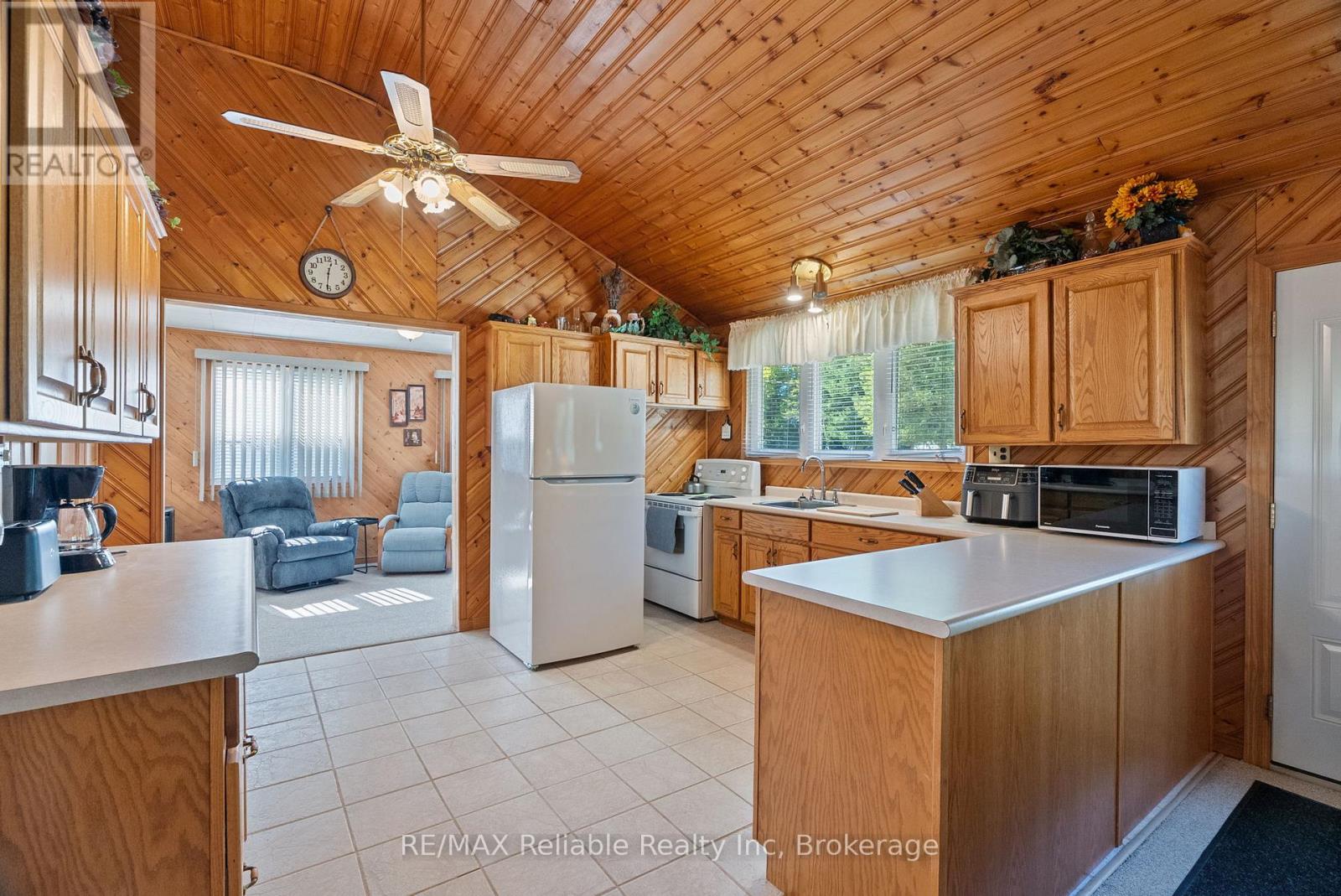 77556 Melena Drive, Bluewater (Bayfield), Ontario  N0M 1G0 - Photo 10 - X12874882