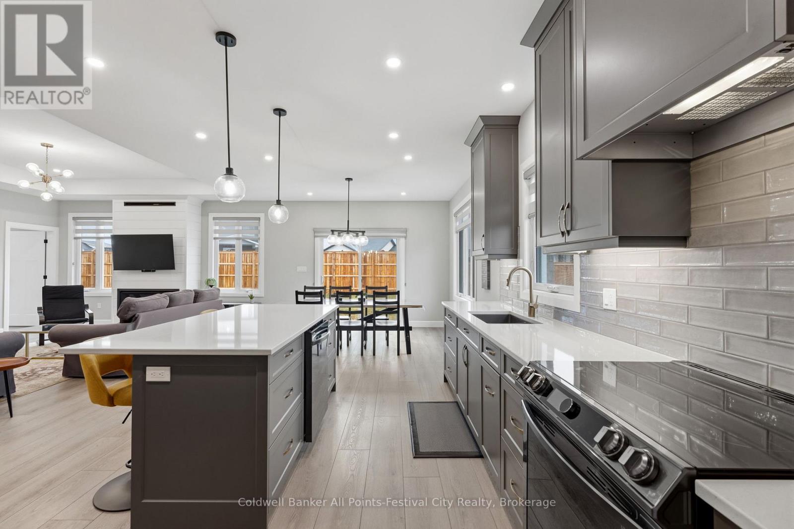 467 Warren Street, Goderich (Goderich (Town)), Ontario  N7A 3W4 - Photo 2 - X12875010