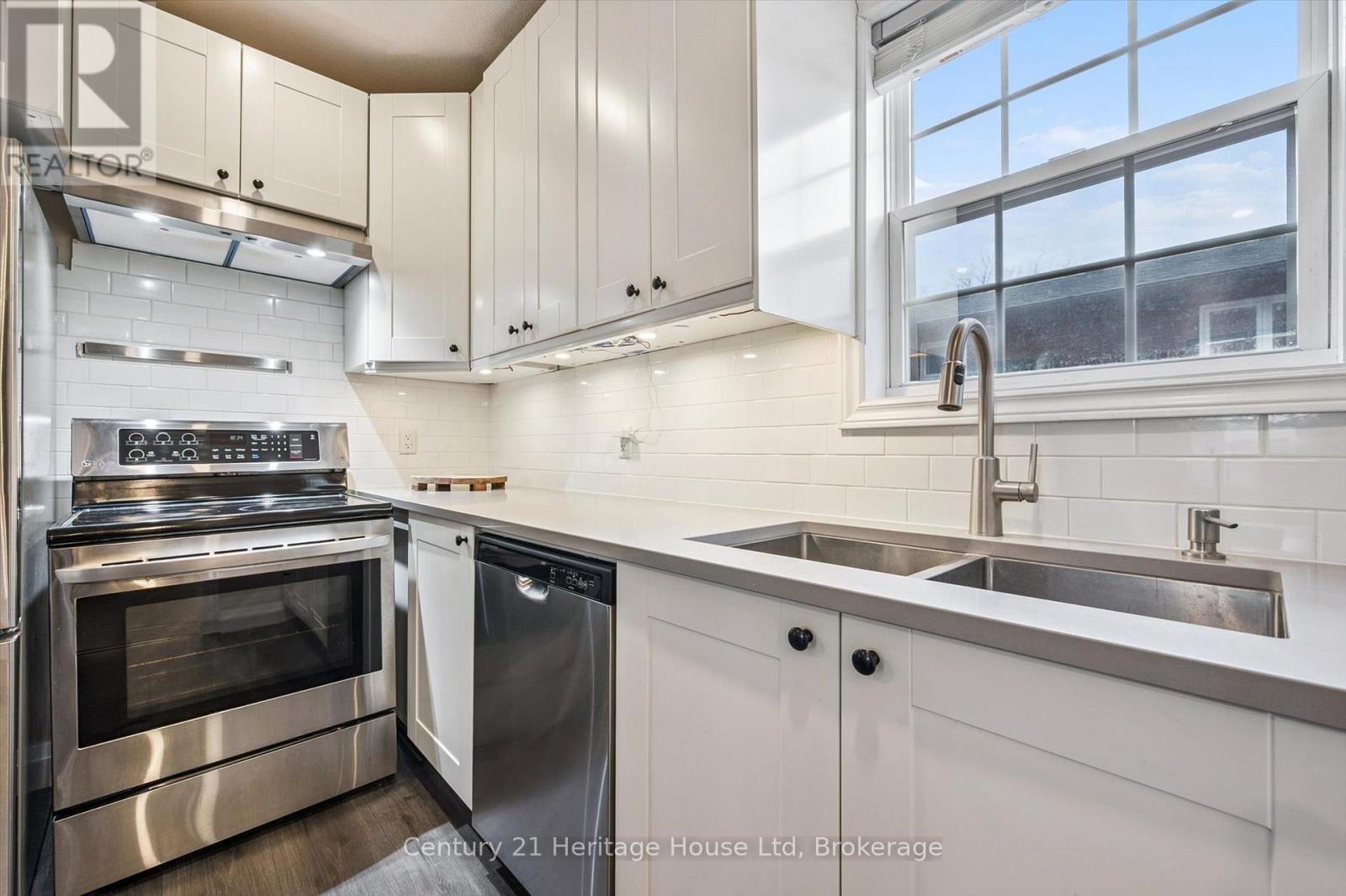 16 Hooper Street, Guelph (St. Patrick's Ward), Ontario  N1E 5W5 - Photo 21 - X12875110