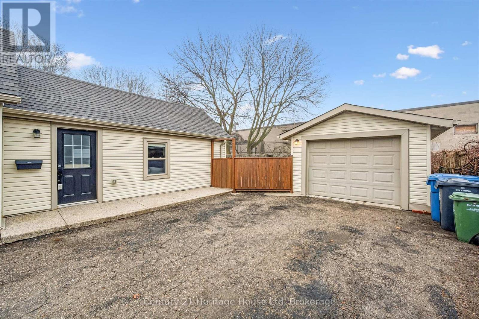 16 Hooper Street, Guelph (St. Patrick's Ward), Ontario  N1E 5W5 - Photo 5 - X12875110