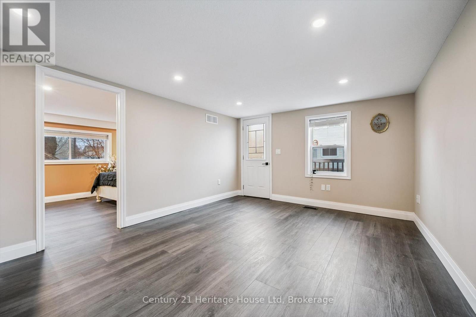 16 Hooper Street, Guelph (St. Patrick's Ward), Ontario  N1E 5W5 - Photo 8 - X12875110