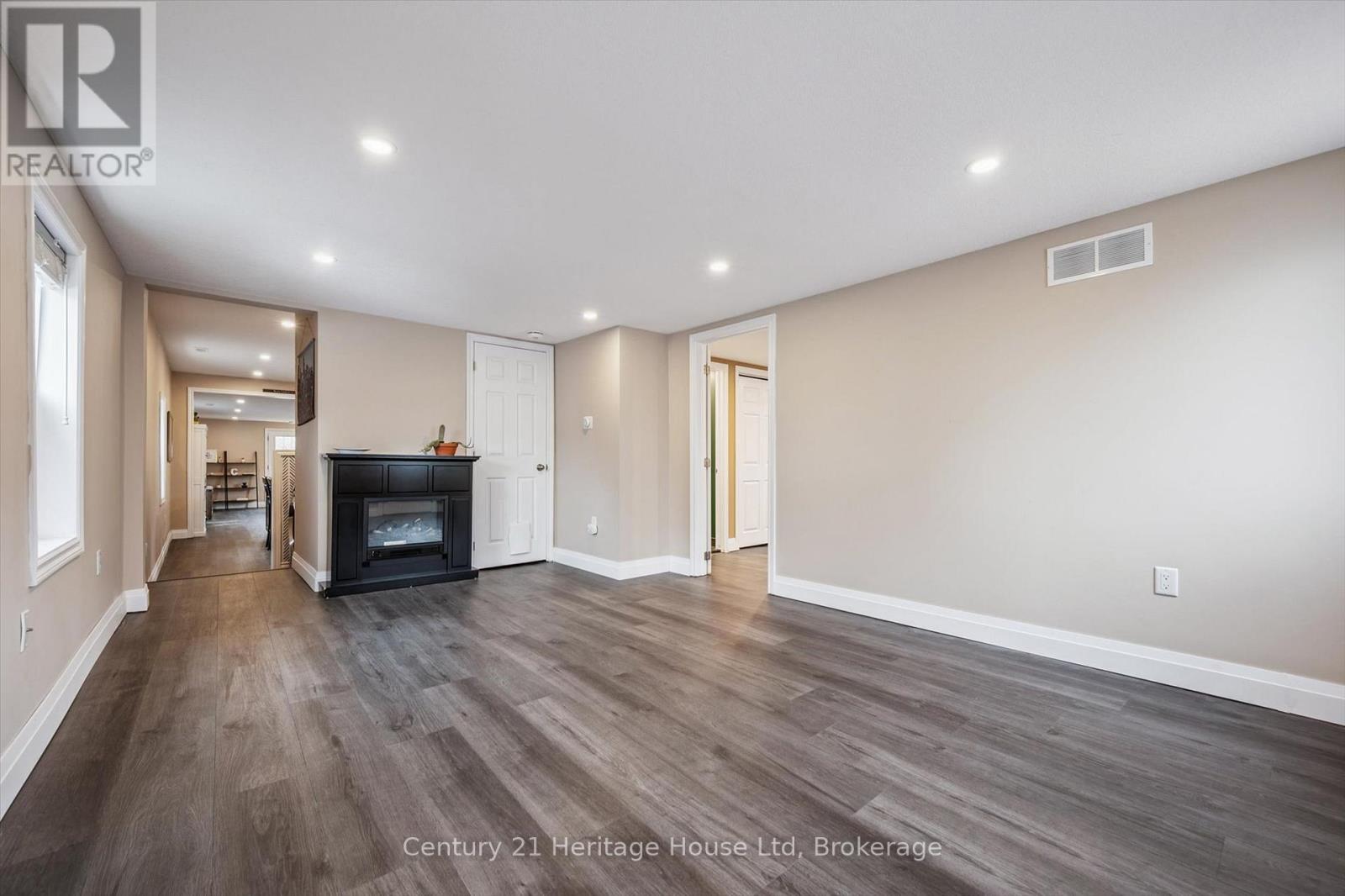 16 Hooper Street, Guelph (St. Patrick's Ward), Ontario  N1E 5W5 - Photo 9 - X12875110