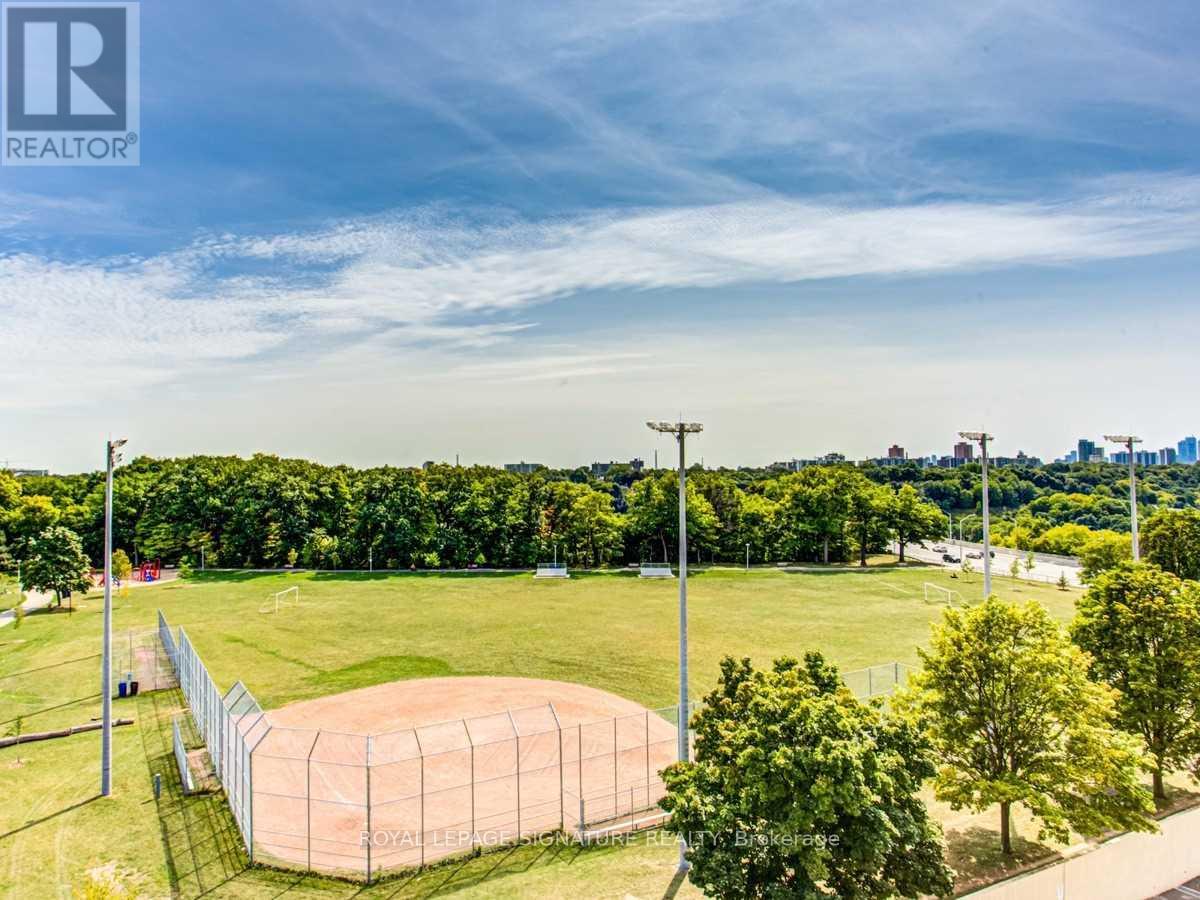 513 - 1 Leaside Park Drive, Toronto (Leaside), Ontario  M4H 1R1 - Photo 21 - C12874862